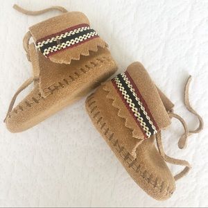 Like new Minnetonka baby moccasins